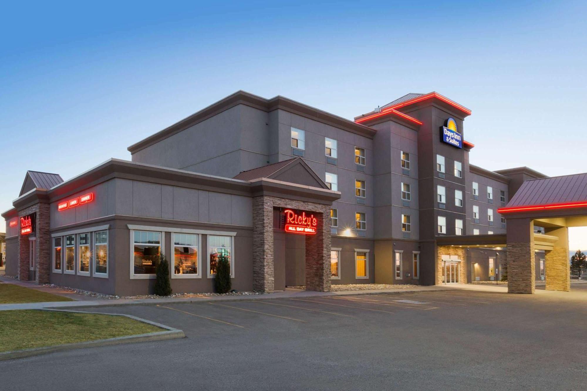 Days Inn & Suites By Wyndham Edmonton Airport Leduc Exterior photo