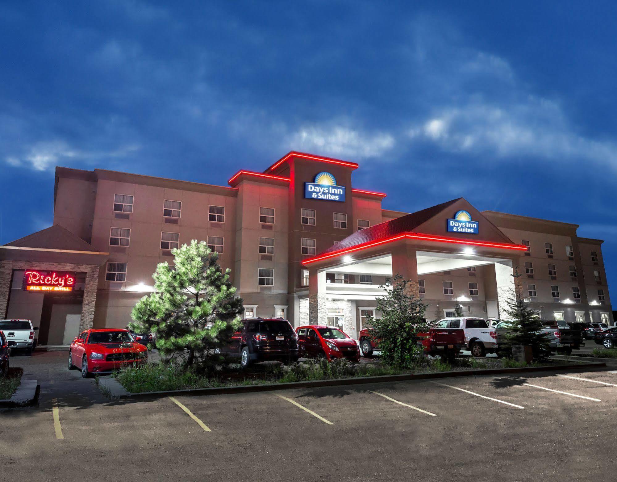 Days Inn & Suites By Wyndham Edmonton Airport Leduc Exterior photo